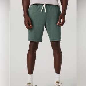 Vuori Men’s “Sunday Performance” Short 8” Inseam Linerless (M)